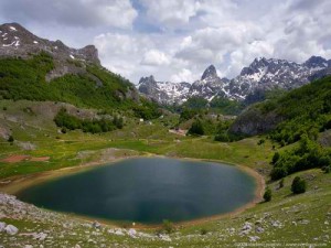 Bukumirsko-jezero-kucka-krajina-crna-gora